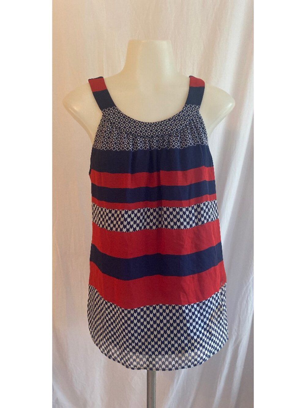AGB American Beauty NWT Red And Navy Geometric Sleeveless Tunic Top